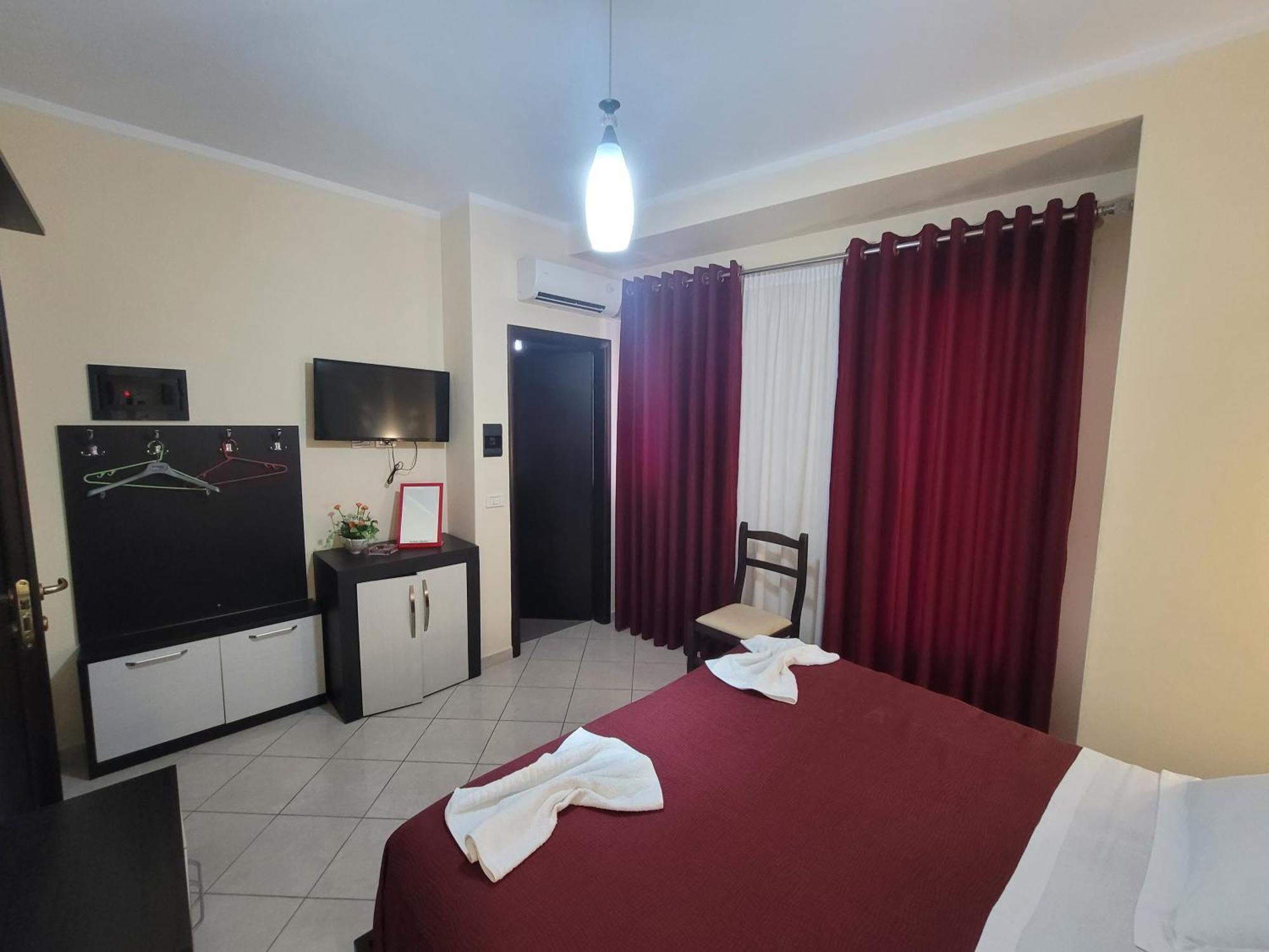 Haris Hotel Vlorë Εξωτερικό φωτογραφία