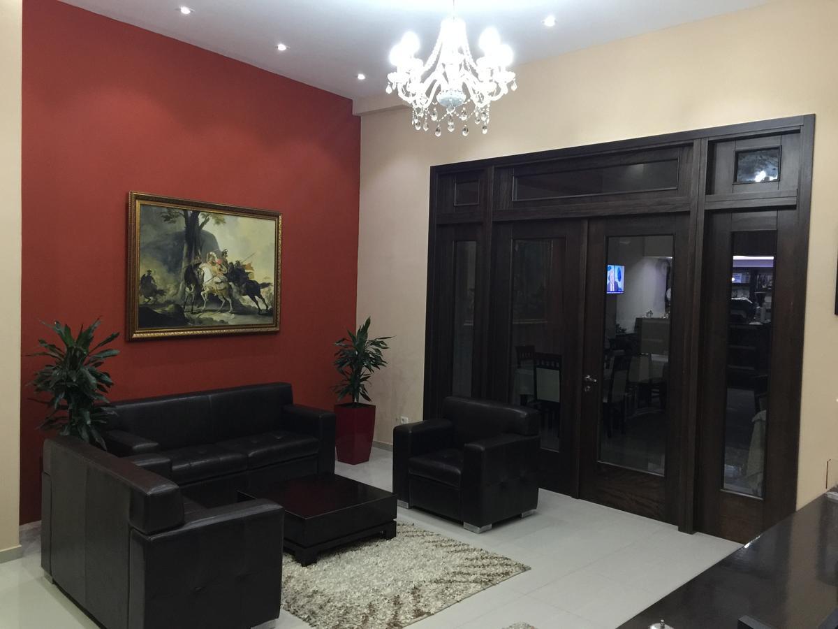 Haris Hotel Vlorë Εξωτερικό φωτογραφία